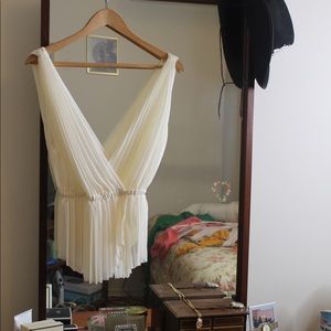 Aritzia - Wilfred Crepe V-neck Blouse